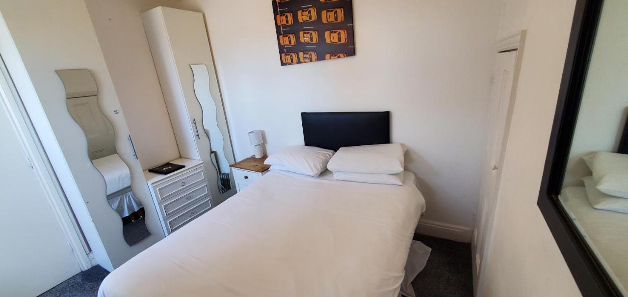 Diamonds Guest House York Extérieur photo