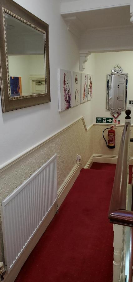 Diamonds Guest House York Extérieur photo