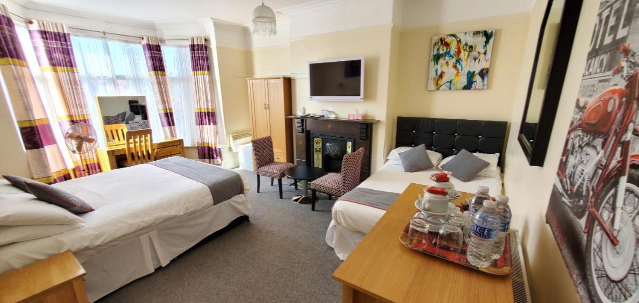Diamonds Guest House York Extérieur photo