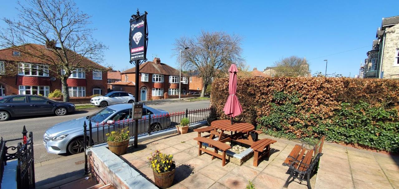 Diamonds Guest House York Extérieur photo