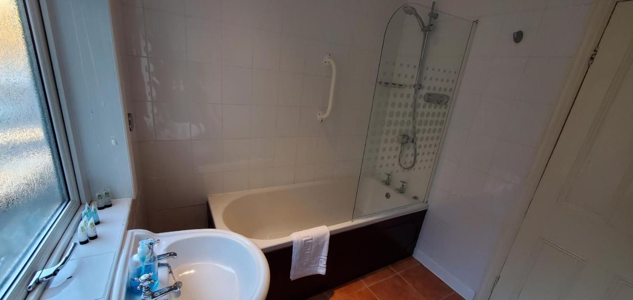 Diamonds Guest House York Extérieur photo