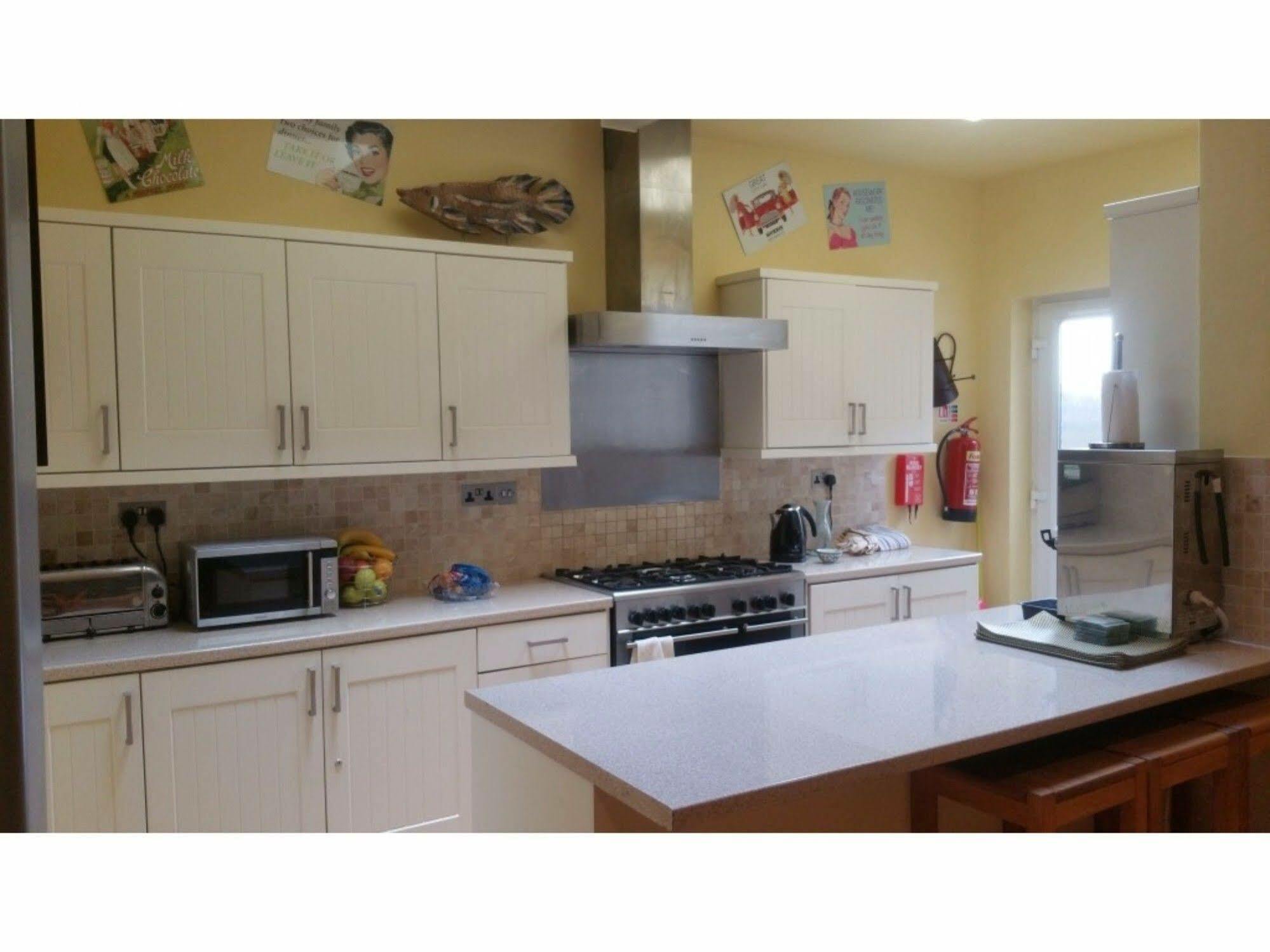 Diamonds Guest House York Extérieur photo