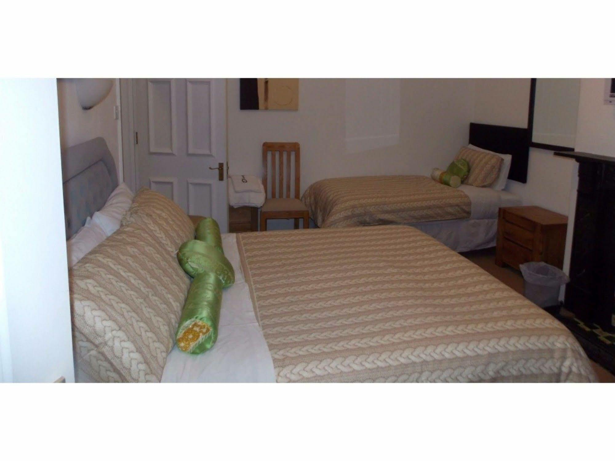 Diamonds Guest House York Extérieur photo