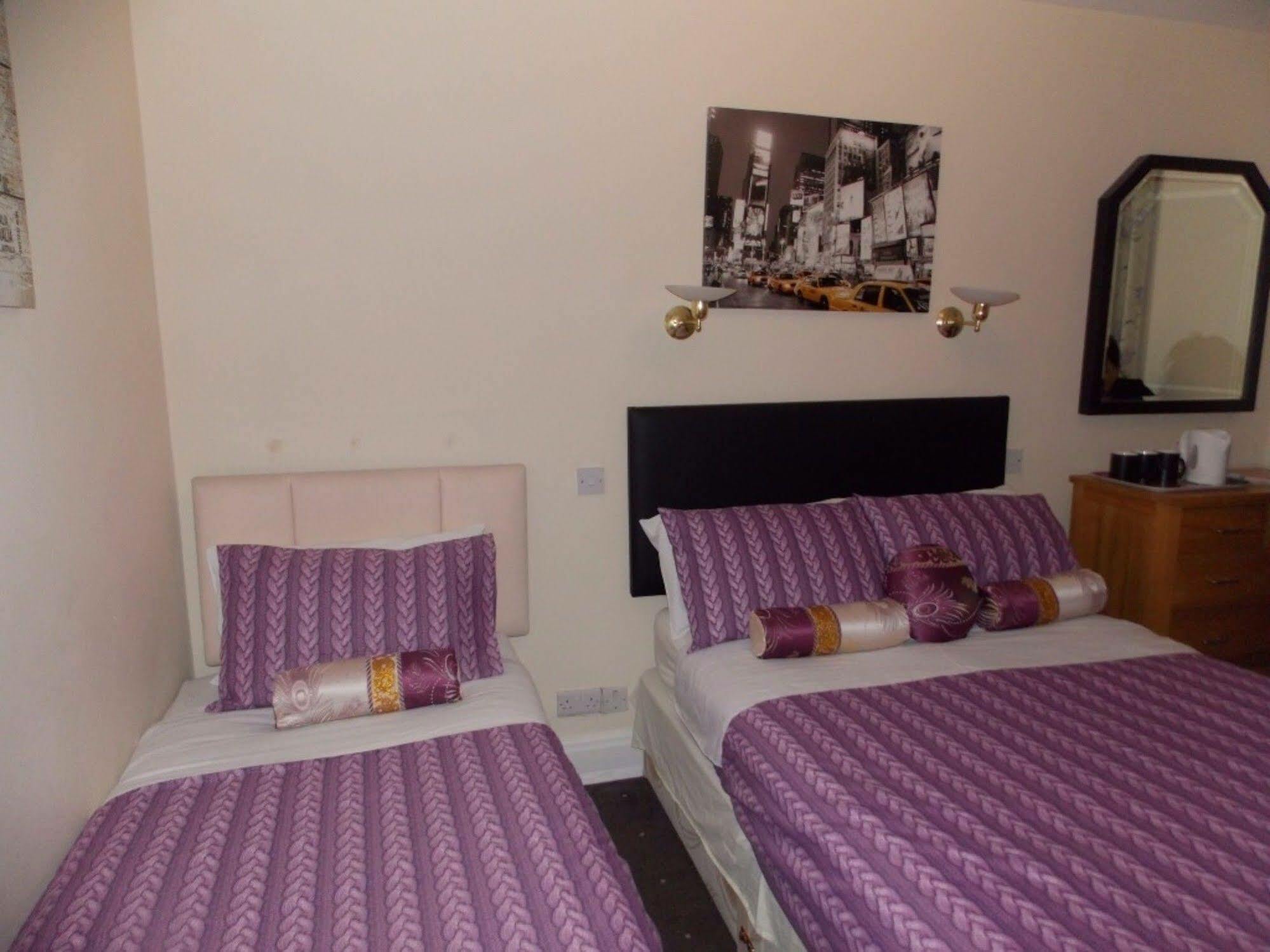 Diamonds Guest House York Extérieur photo